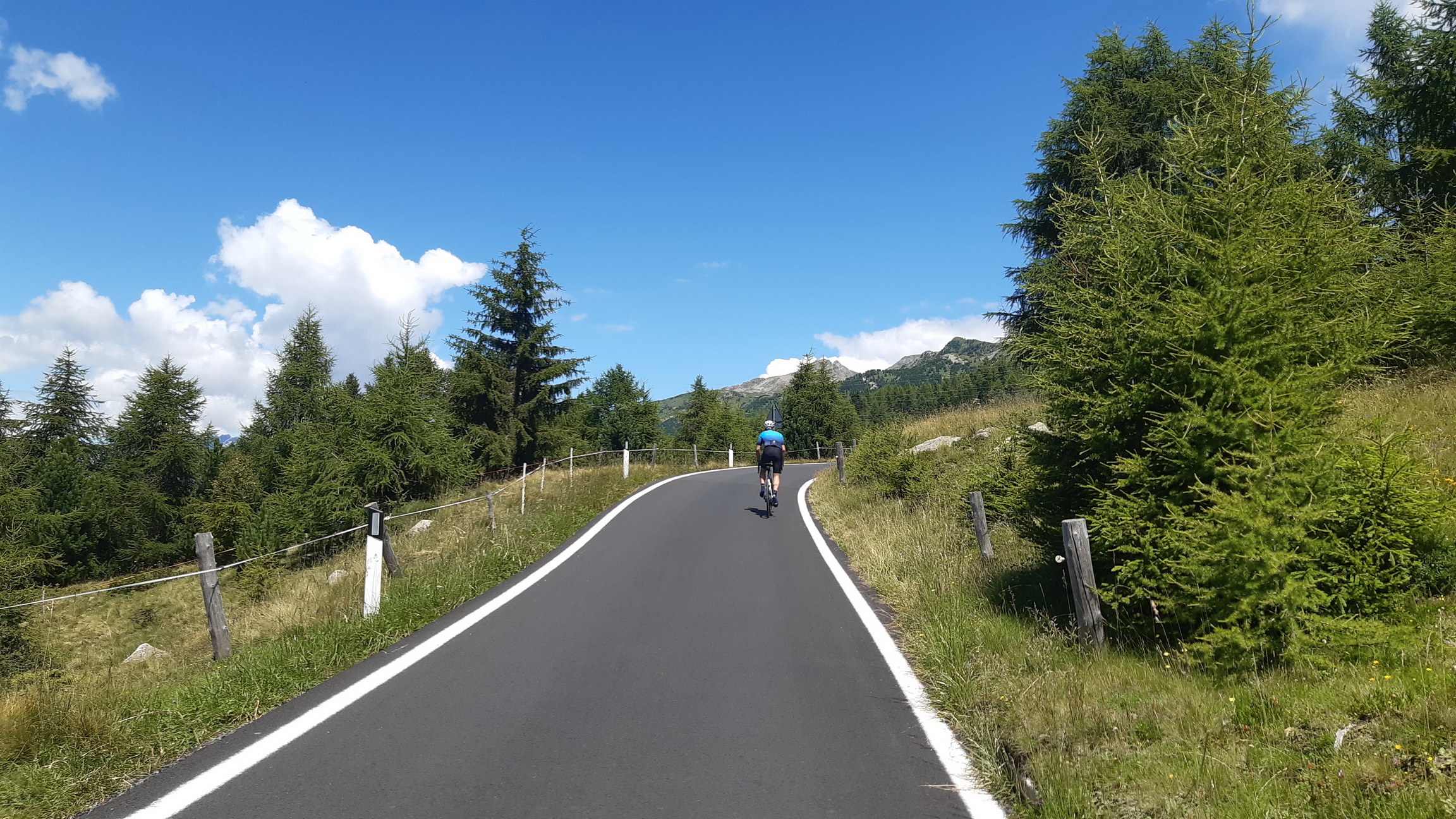 stúpanie na Mortirolo s novým asfaltom stúpanie_na_Mortirolo_s_novým_asfaltom